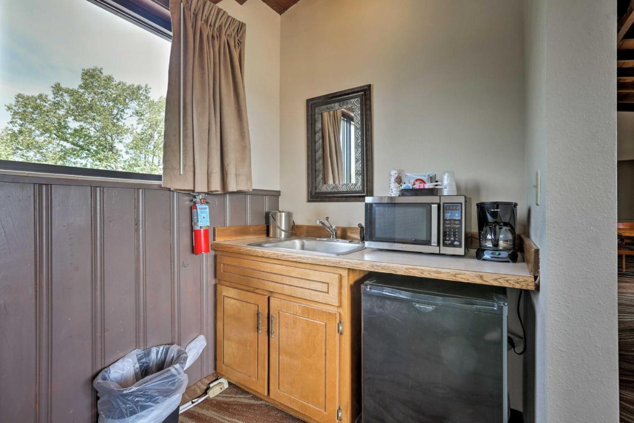 Burkesville Apt With Deck, Views And Pool Access! 外观 照片