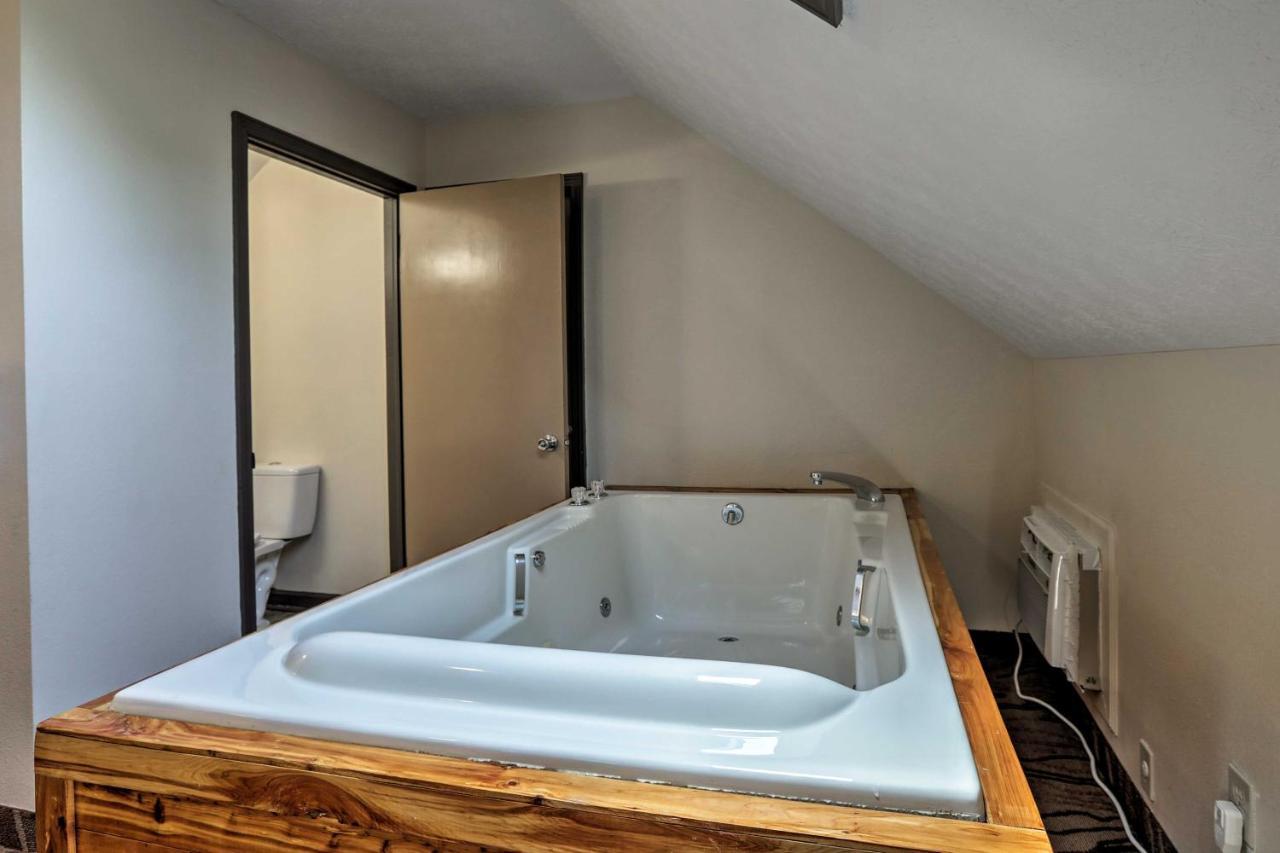 Burkesville Apt With Deck, Views And Pool Access! 外观 照片