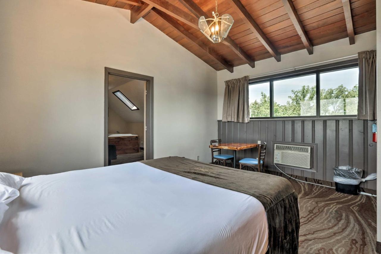 Burkesville Apt With Deck, Views And Pool Access! 外观 照片